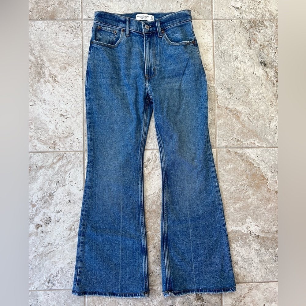 Abercrombie & Fitch The Vintage Flare High Rise Jeans in Medium Blue Wash, sz 24